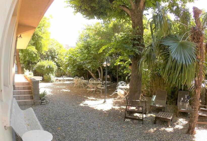 اتاق سوپریور چهار تخته, La Villa Carcassonne, Cité 8 Min à Pieds, Clim, Piscine, Full Wifi, Borne 7,5kw, Vélo élect, Parking