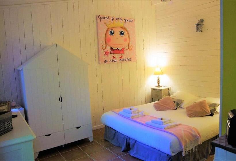 اتاق لوکس با چشم‌انداز باغ, La Villa Carcassonne, Cité 8 Min à Pieds, Clim, Piscine, Full Wifi, Borne 7,5kw, Vélo élect, Parking