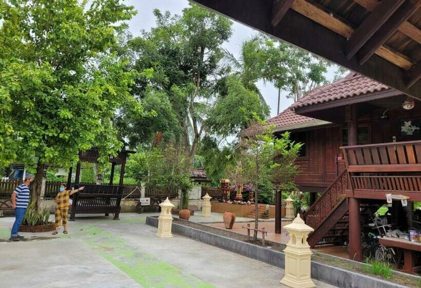 اتاق استاندارد, Ruenthai Ampawa