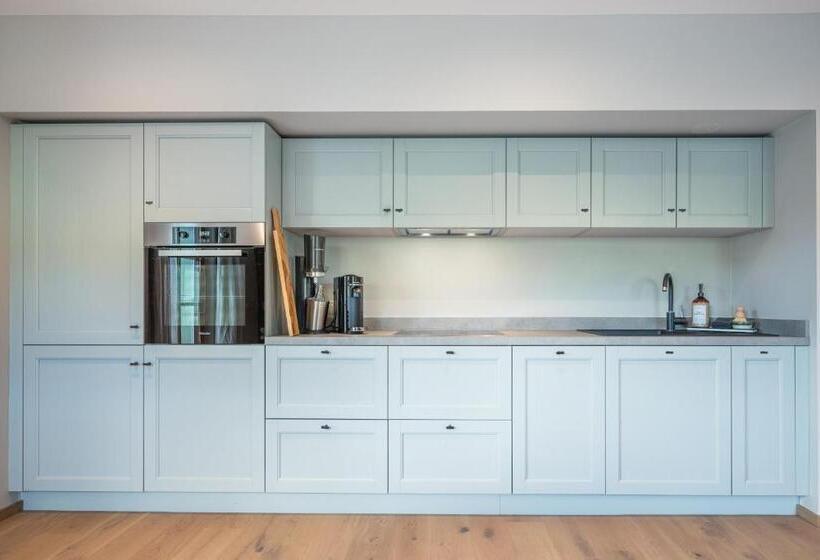 1 Bedroom Apartment Lake View, Stillinghof