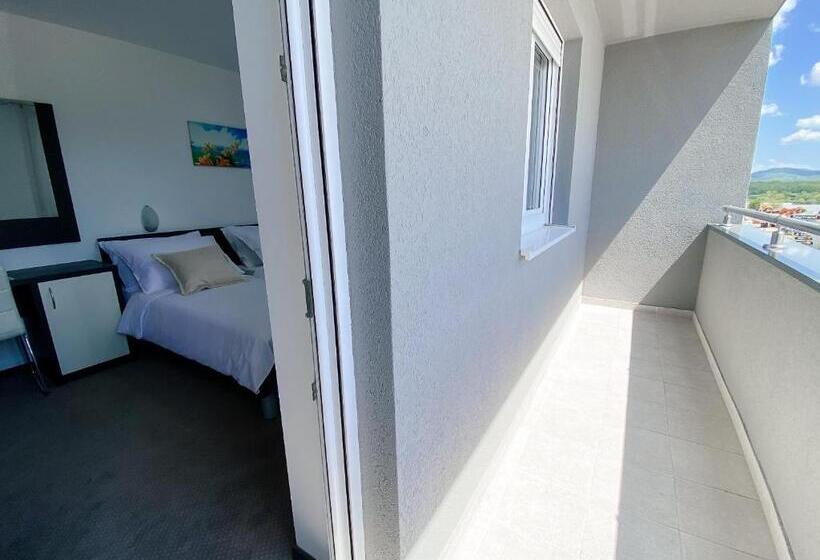 اتاق استاندارد سه نفره, Motel Penava