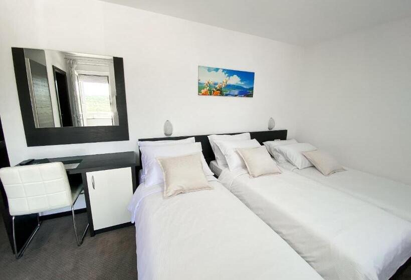 اتاق استاندارد سه نفره, Motel Penava