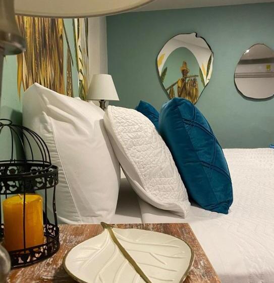 سوییت جونیور با بالکن, Candilejo Hotel Boutique