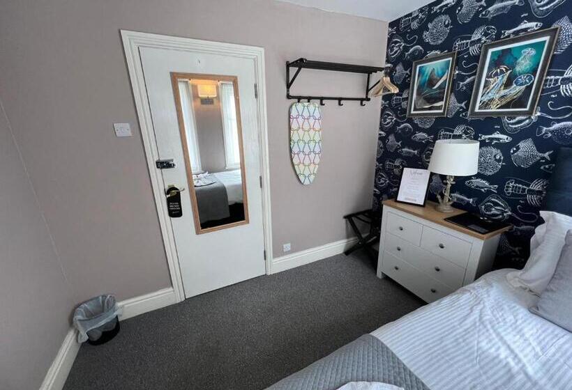 اتاق استاندارد یک نفره, Mcgraths Blackpool