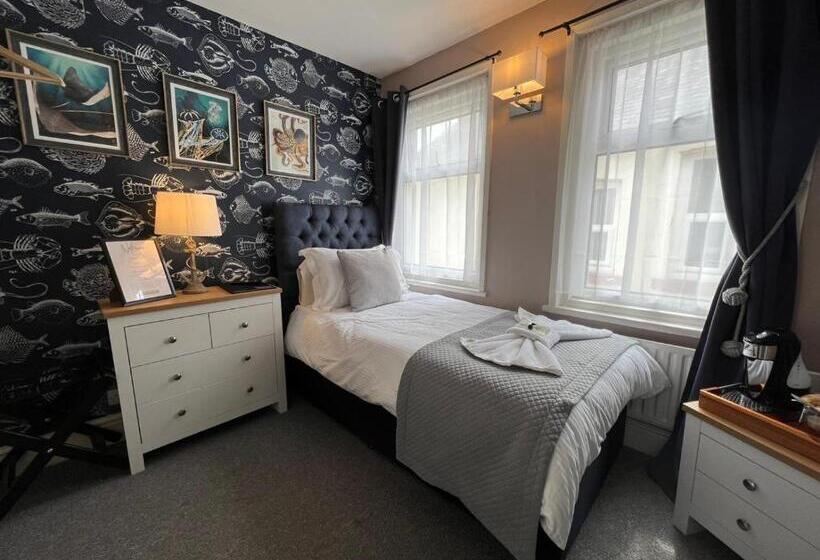 اتاق استاندارد یک نفره, Mcgraths Blackpool
