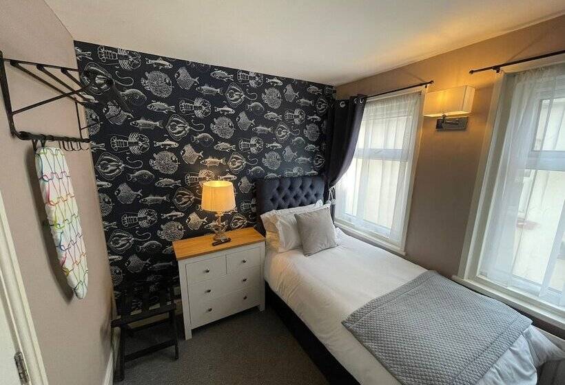 اتاق استاندارد یک نفره, Mcgraths Blackpool