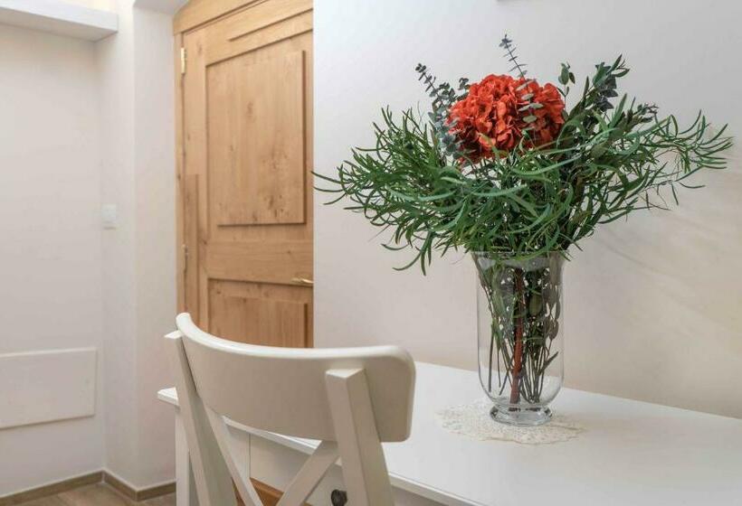 اتاق خانوادگی, La Traversa B&b