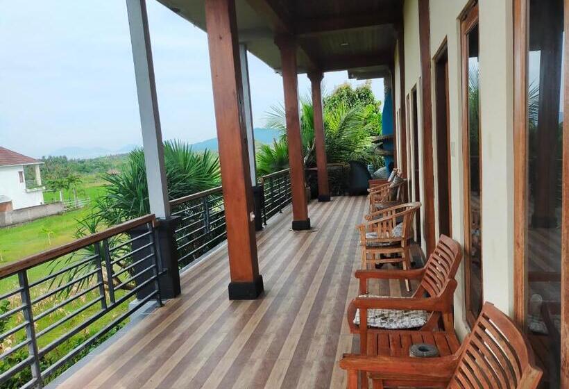 اتاق استاندارد, Medewi Surf And Stay