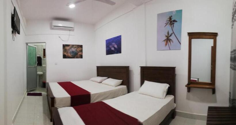 اتاق سه‌نفرۀ استاندارد با سرویس بهداشتی بیرون از اتاق, Dive Beach Palace