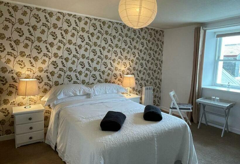 اتاق سوپریور با تخت بزرگ, Forty Five, John Street, Stromness
