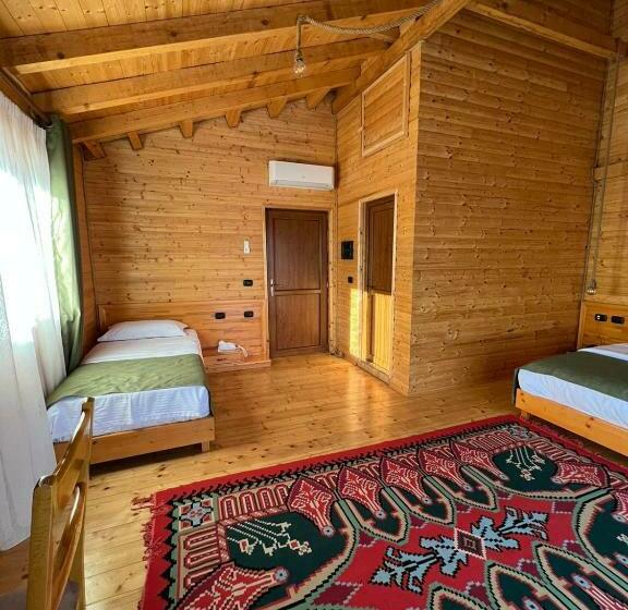 اتاق استاندارد سه تخته با بالکن, Wooden House