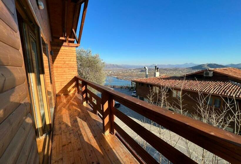 اتاق استاندارد سه تخته با بالکن, Wooden House