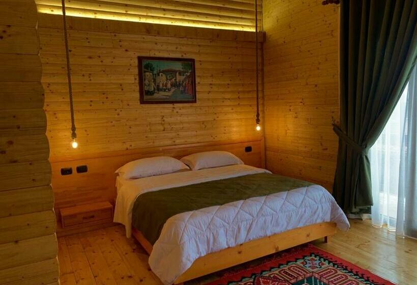 اتاق استاندارد سه تخته با بالکن, Wooden House