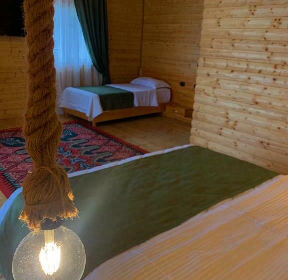 اتاق استاندارد سه تخته با بالکن, Wooden House