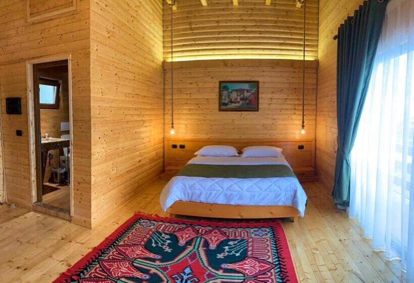 اتاق استاندارد سه تخته با بالکن, Wooden House