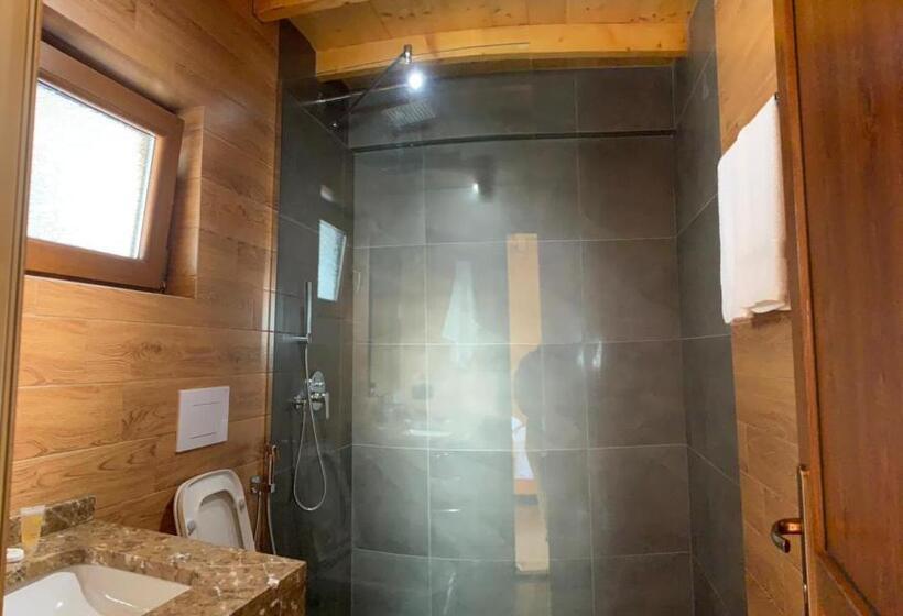 اتاق استاندارد سه تخته با بالکن, Wooden House