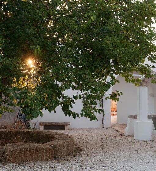 سوئیت جونیور با چشم‌انداز باغ, Masseria San Martino