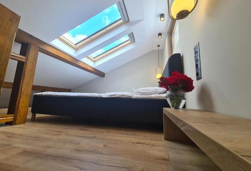 سوییت لوکس, Casa Florescu
