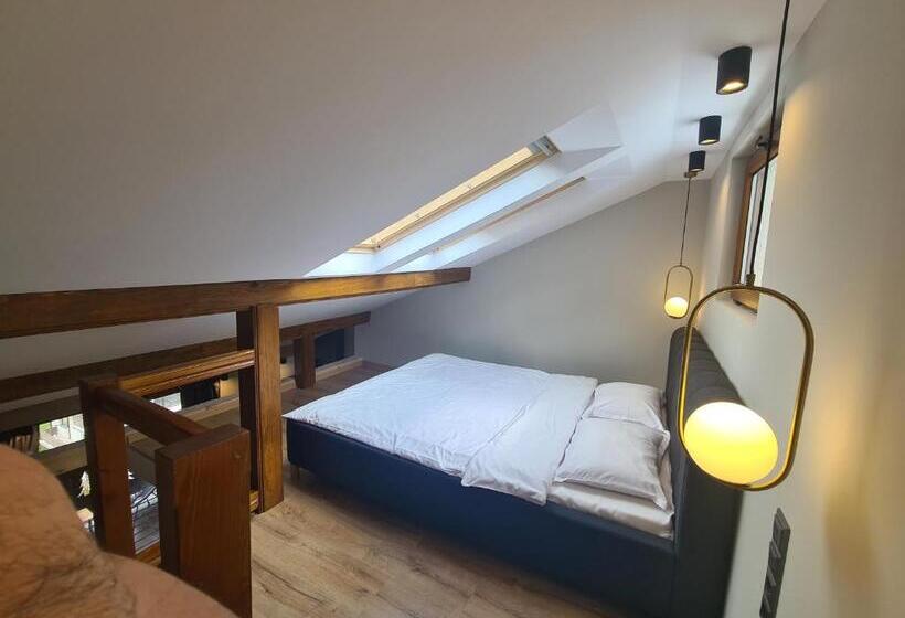 سوییت لوکس, Casa Florescu