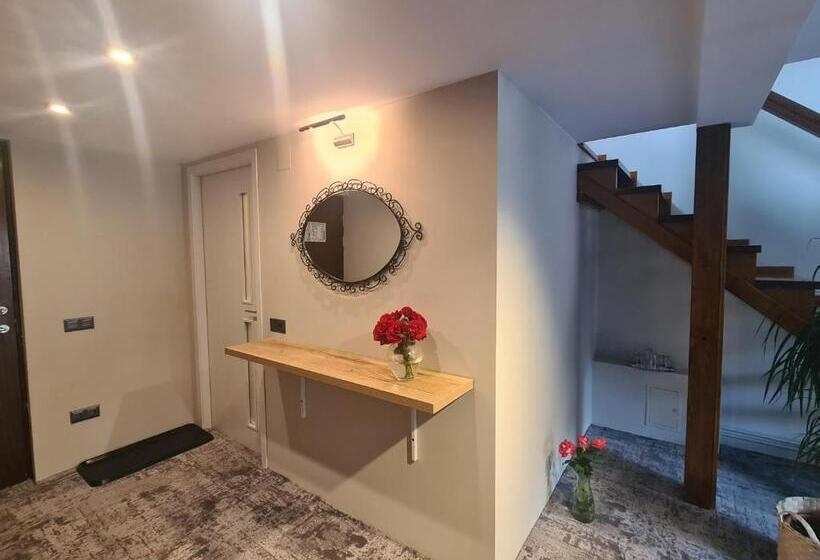 سوییت لوکس, Casa Florescu