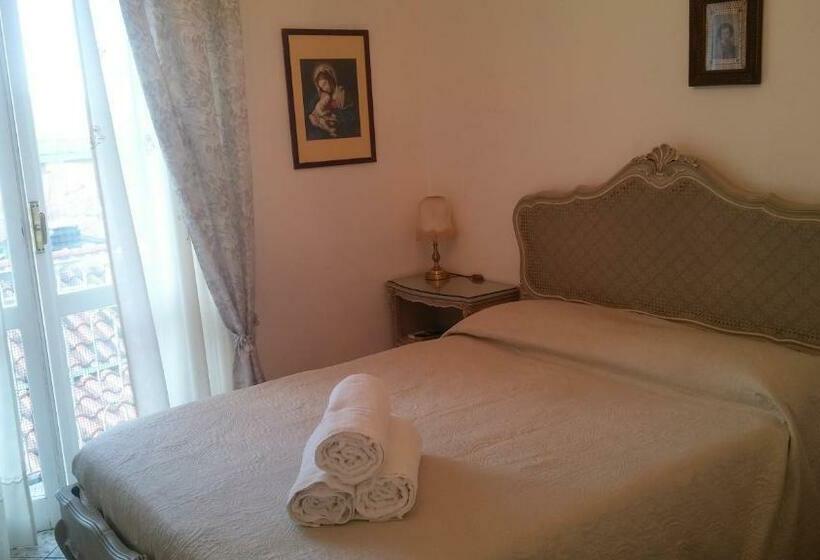 اتاق کلاسیک چهارنفره, Guest House Attico Della Vittoria
