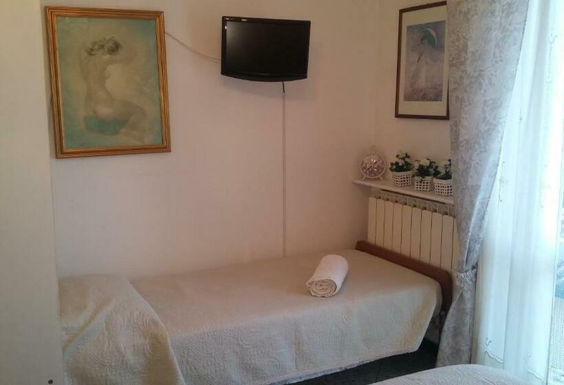 اتاق کلاسیک چهارنفره, Guest House Attico Della Vittoria
