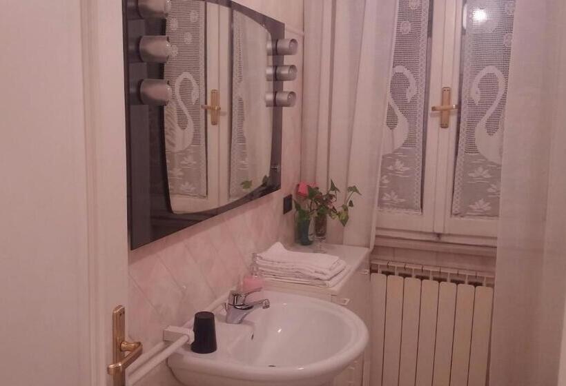 اتاق کلاسیک چهارنفره, Guest House Attico Della Vittoria
