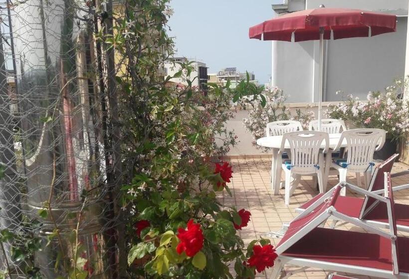 اتاق استاندارد چهار تخته, Guest House Attico Della Vittoria