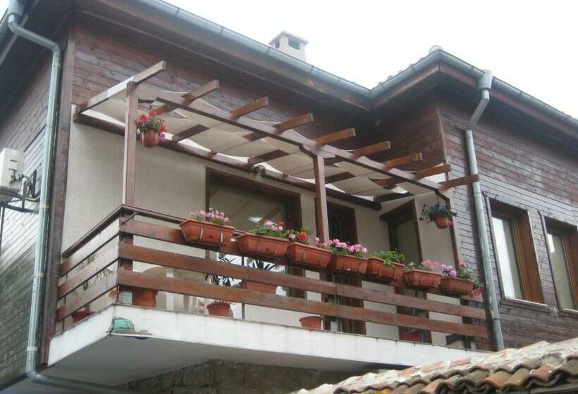 اتاق خانوادگی, Guest House Juja
