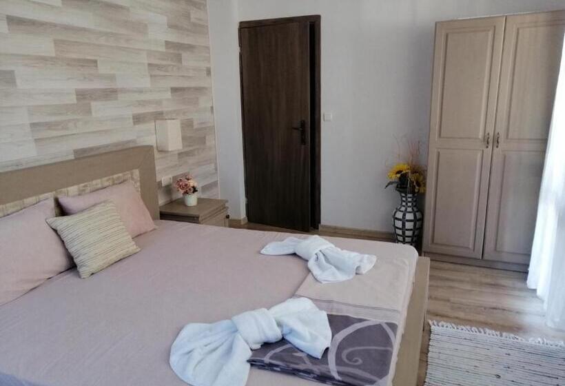 اتاق خانوادگی, Guest House Juja