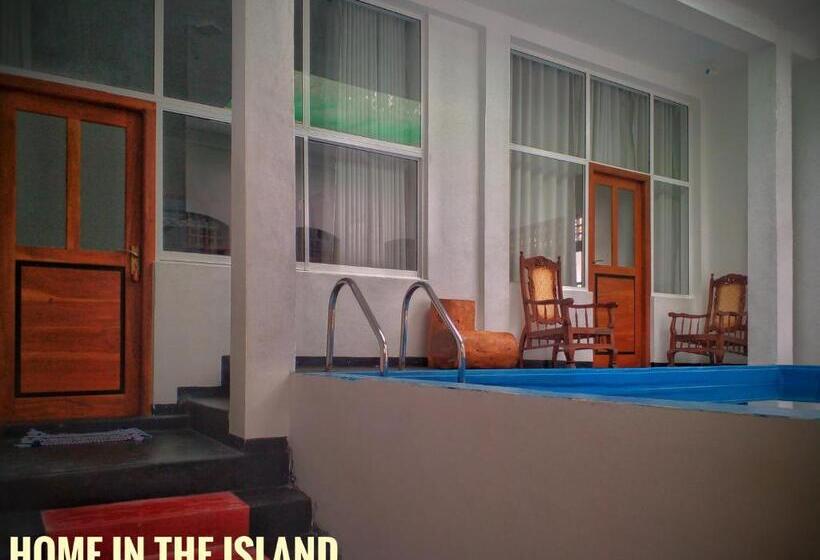اتاق استاندارد با چشم‌انداز استخر, Home In The Island