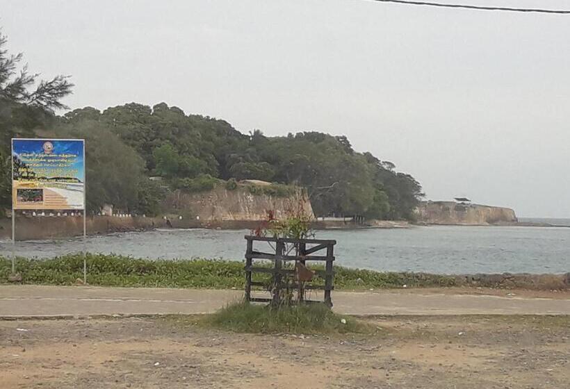 اتاق کلاسیک سه تخته, Surf Reef Beach