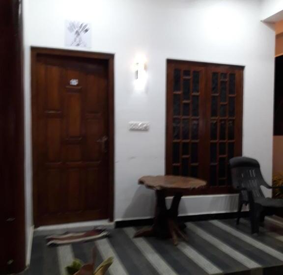 اتاق لوکس, Surf Reef Beach