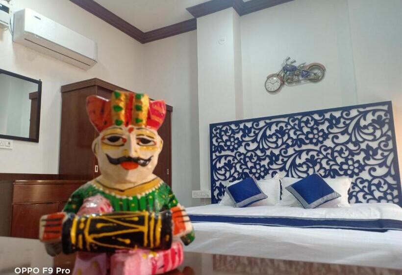 اتاق لوکس, The Rathore Heritage