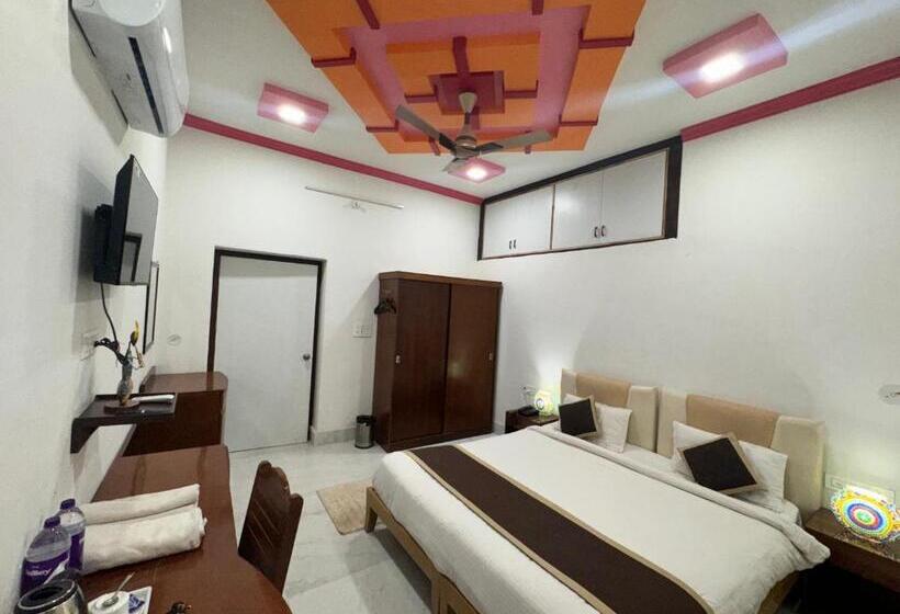 اتاق لوکس, The Rathore Heritage