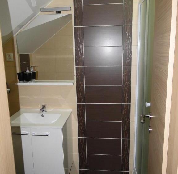 اتاق استاندارد سه نفره, Guesthouse Prenočišča širec