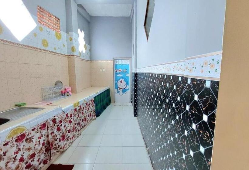 اتاق استاندارد با سرویس بهداشتی مشترک, Penginapan Syariah Dhifa Indonesian Only