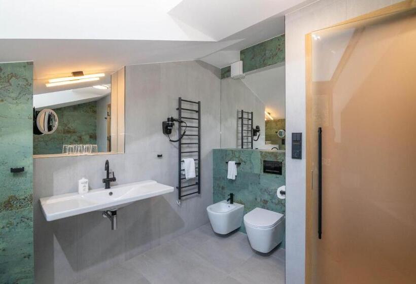 اتاق لوکس با بالکن, Erlebachova Bouda, Hotel   Resort Svatý František