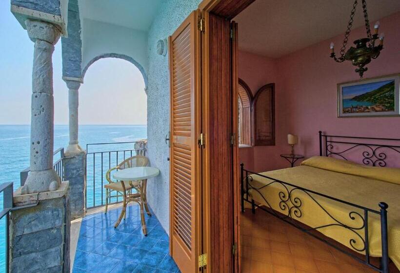 اتاق لوکس با بالکن و چشم‌انداز دریا, Villa Scarpariello Relais