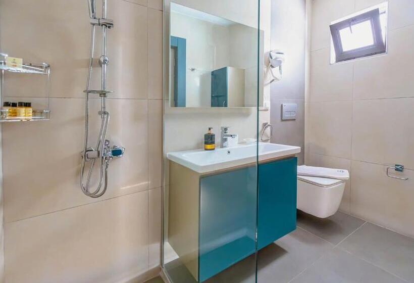 اتاق لوکس با چشم‌انداز دریا, Su Butik