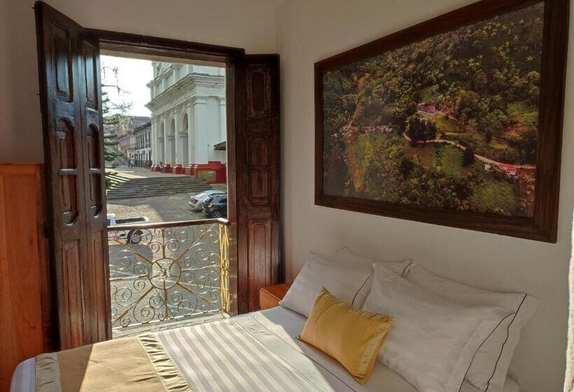 سوییت جونیور با بالکن, Boutique La Leyenda 1860