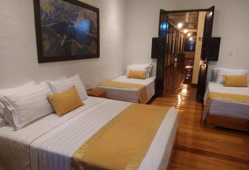 اتاق استاندارد سه نفره, Boutique La Leyenda 1860