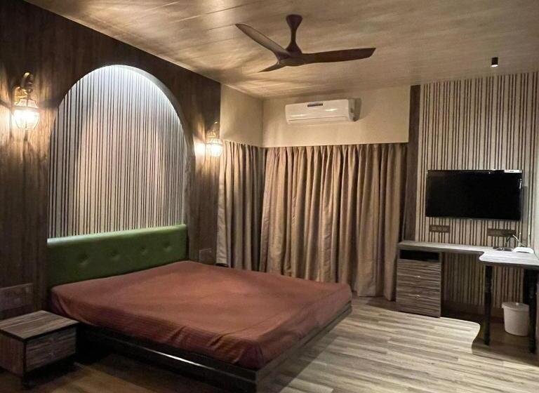 اتاق لوکس با بالکن, Cold Spot Village Resort