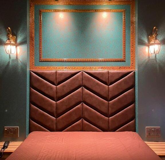 اتاق لوکس با بالکن, Cold Spot Village Resort