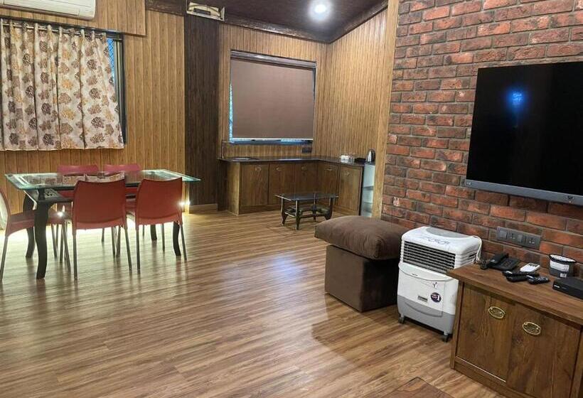 سوئیت 2 خوابه, Cold Spot Village Resort