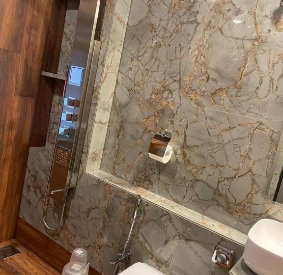 اتاق لوکس با تخت بزرگ, Cold Spot Village Resort