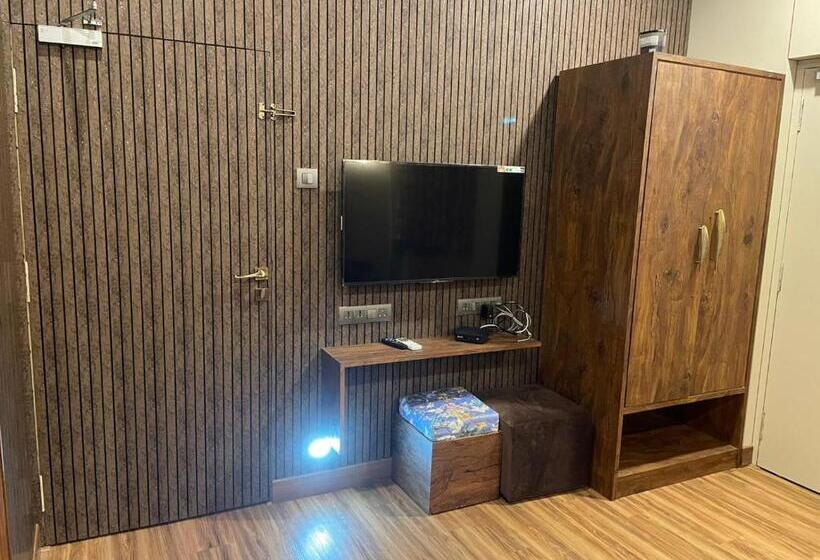 اتاق لوکس با تخت بزرگ, Cold Spot Village Resort