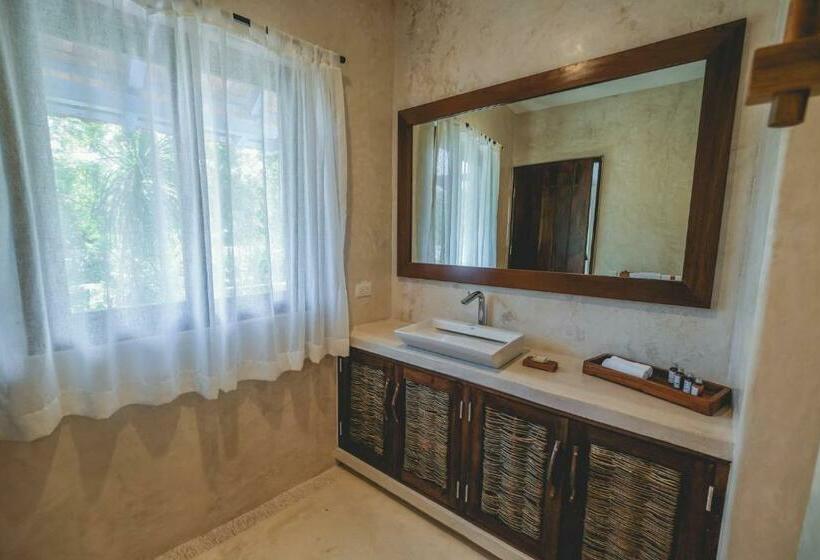 سوییت لوکس, Wakax Hacienda  Cenote & Boutique