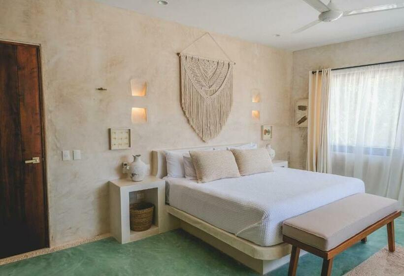 سوییت لوکس, Wakax Hacienda  Cenote & Boutique