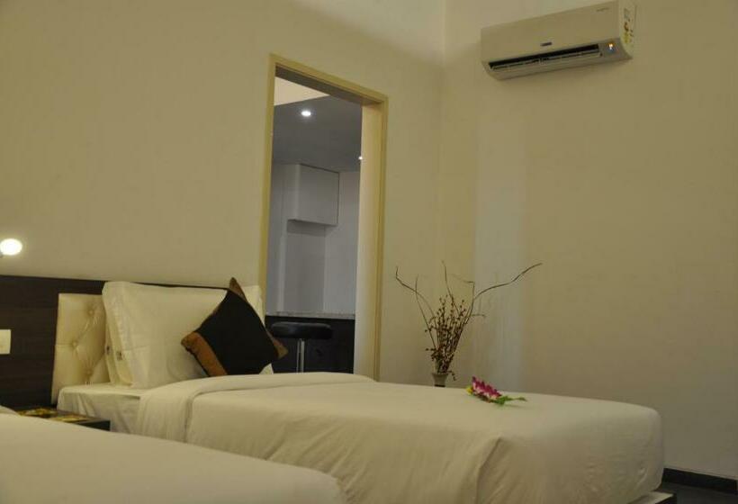 اتاق لوکس, Pride Biznotel Alkapuri Near Vadodara Airport